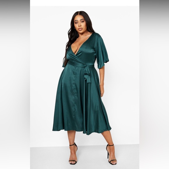 Boohoo Plus Dresses & Skirts - Green, size 16, NWOT dress from Boohoo